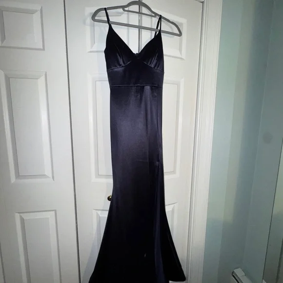 Elegant Navy Blue Evening Gown - Picture 5 of 5